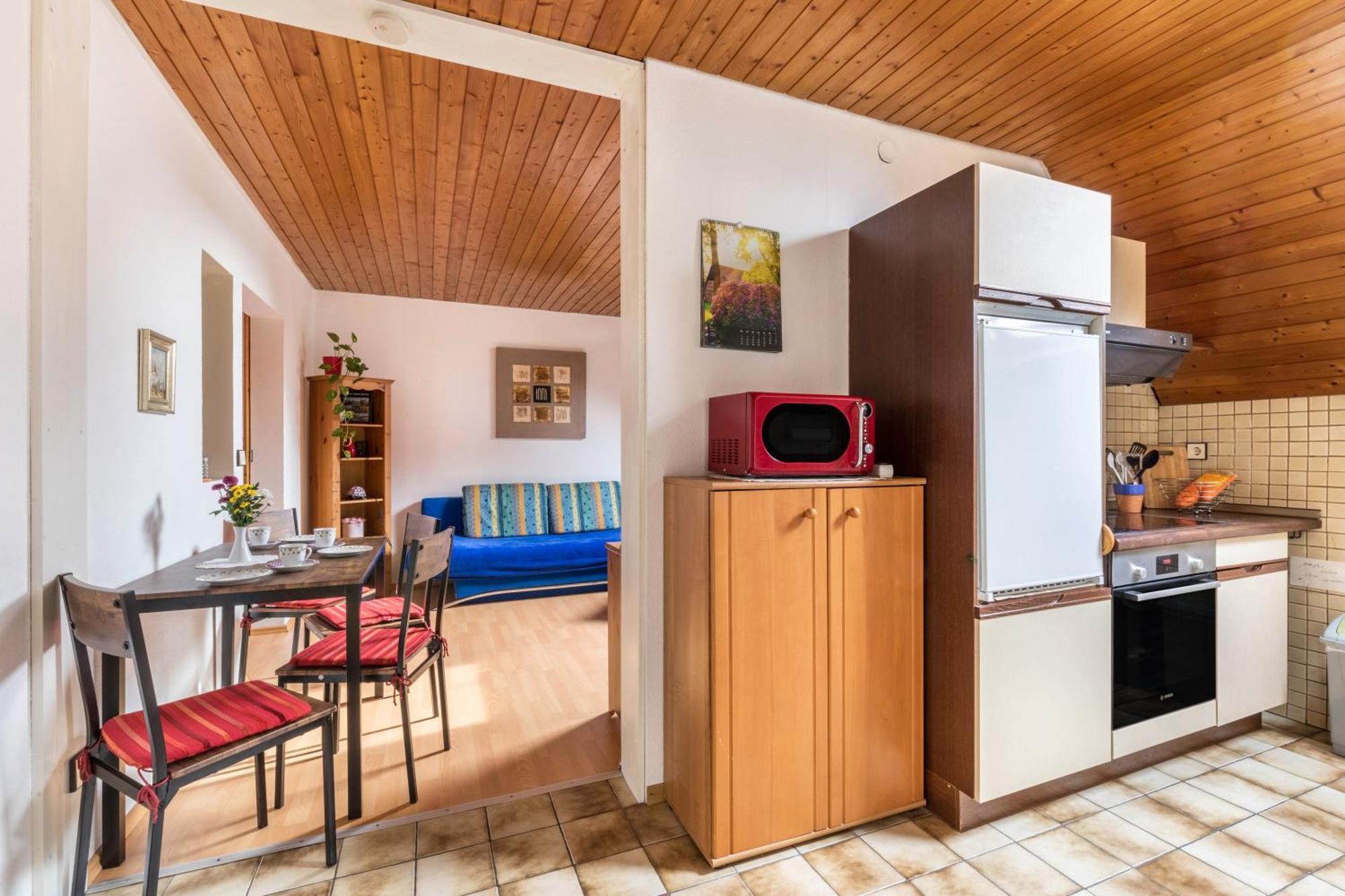 Apartmenthaus Ferienwohnungen Sila Weinstadt Zewnętrze zdjęcie