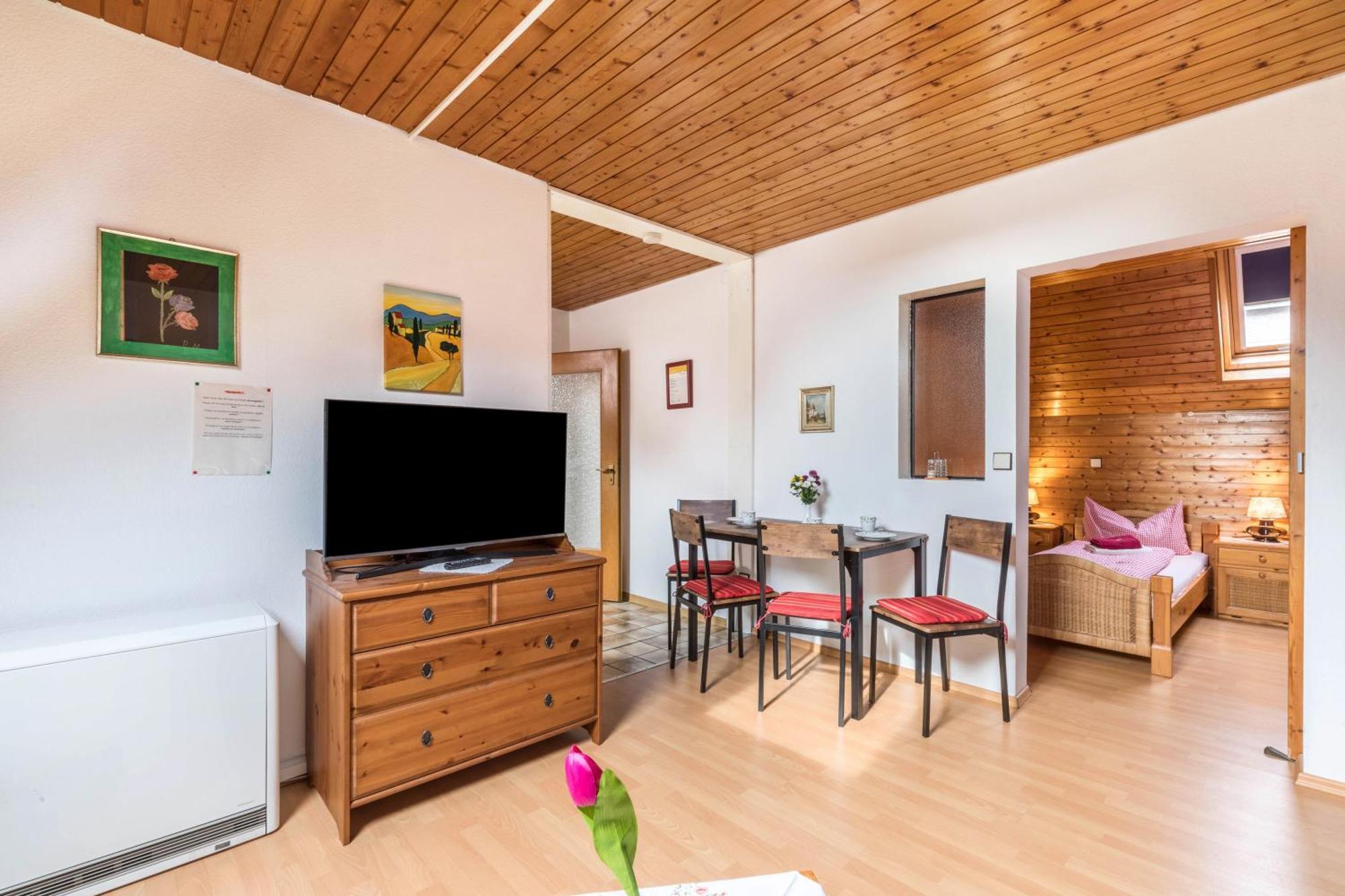 Apartmenthaus Ferienwohnungen Sila Weinstadt Zewnętrze zdjęcie
